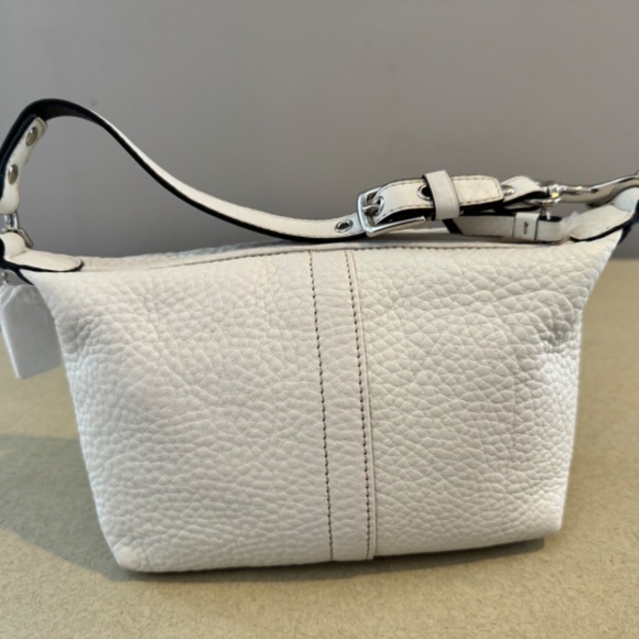 Beautiful Rare Find Coach Pebble Leather Baguette Bag - New Condition - Picture 4 of 7